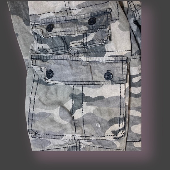 Airwalk Men’s Camouflage Sporty Knee Length Shorts Lots of Pockets Size 30 - Picture 6 of 16
